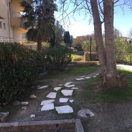 Sousplex Dans A Saint-tropez 圣特罗佩